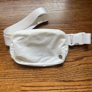 Lululemon everywhere belt bag